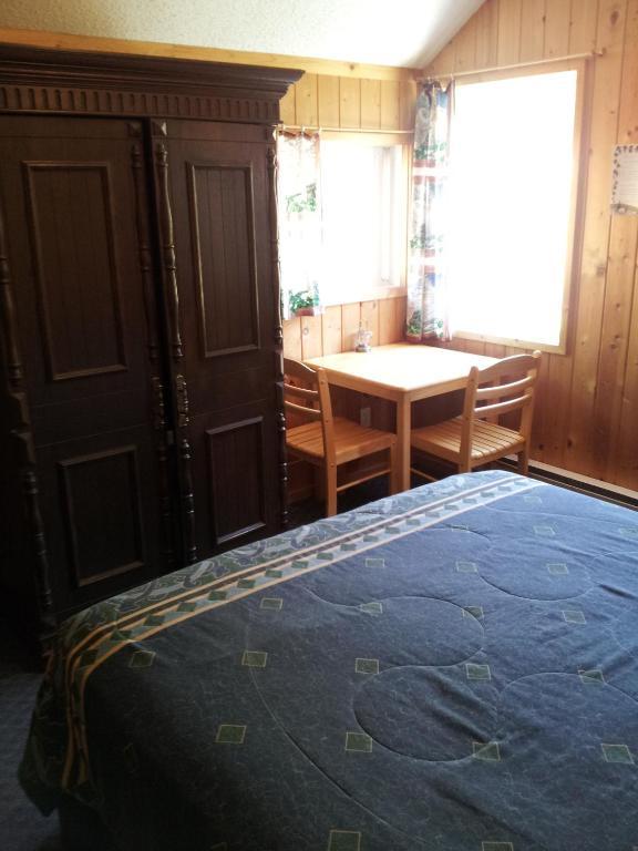 Steamboat Mountain Chalets Hotel Spillimacheen Cameră foto