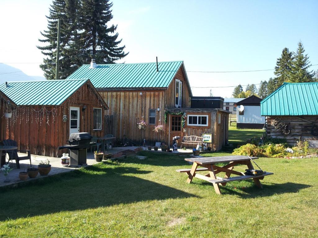 Steamboat Mountain Chalets Hotel Spillimacheen Exterior foto