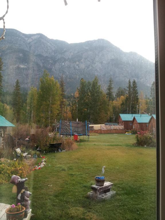 Steamboat Mountain Chalets Hotel Spillimacheen Exterior foto